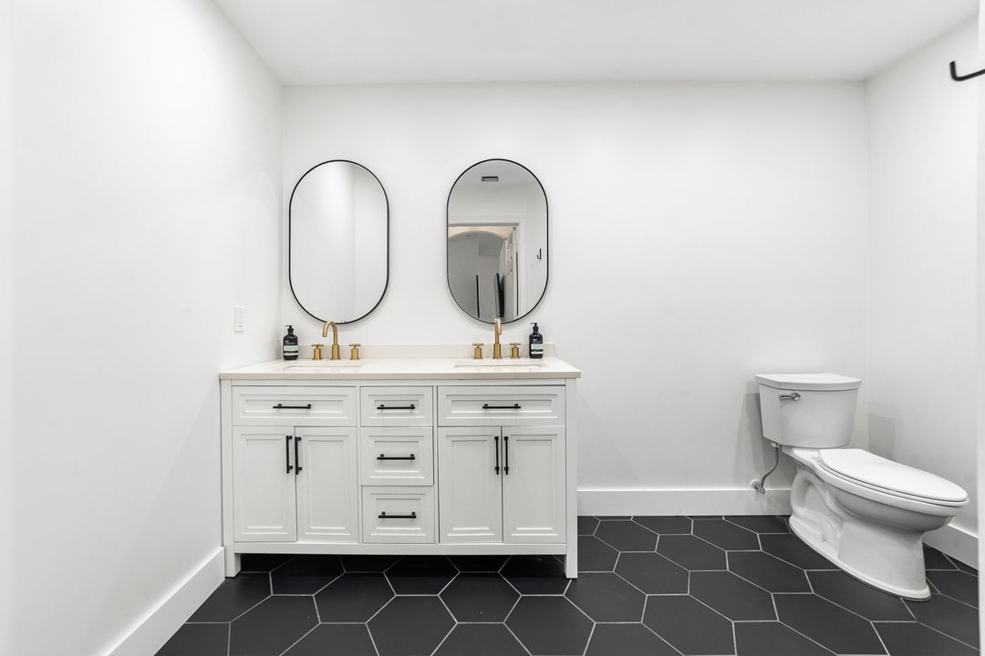 Active With Contract: $399,900 (3 beds, 2 baths, 1386 Square Feet)