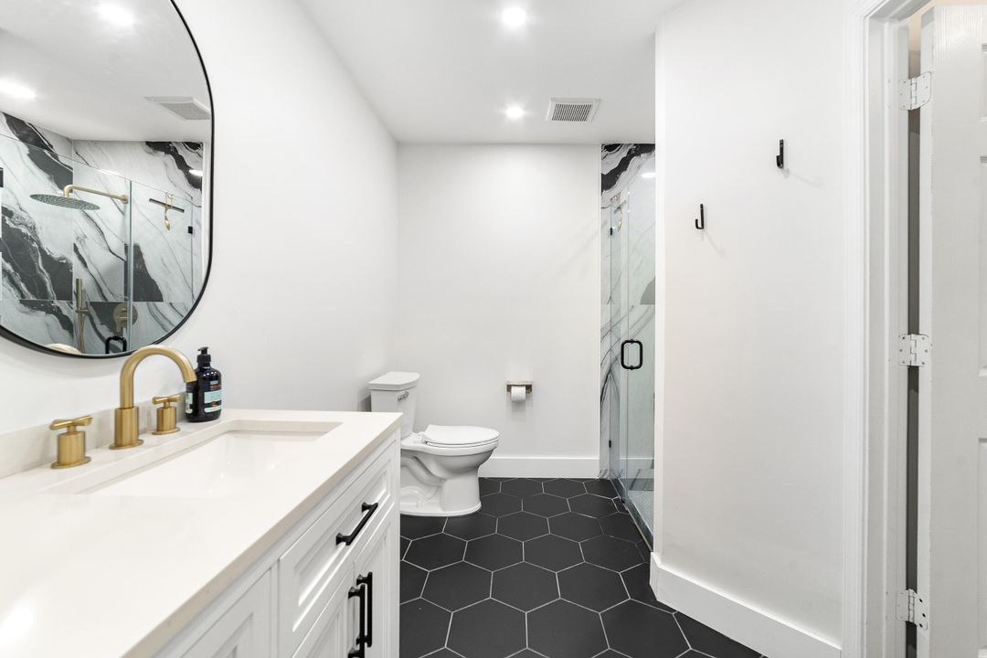 Active With Contract: $399,900 (3 beds, 2 baths, 1386 Square Feet)