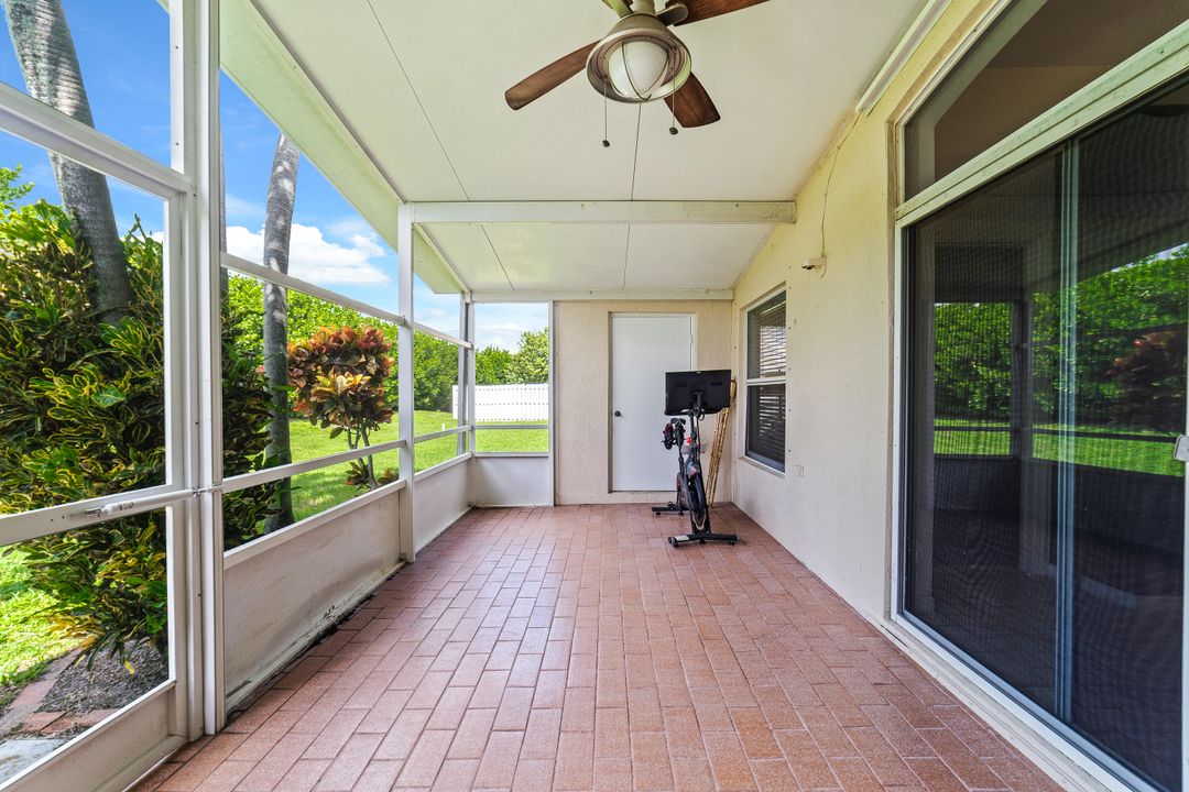 Active With Contract: $399,900 (3 beds, 2 baths, 1386 Square Feet)