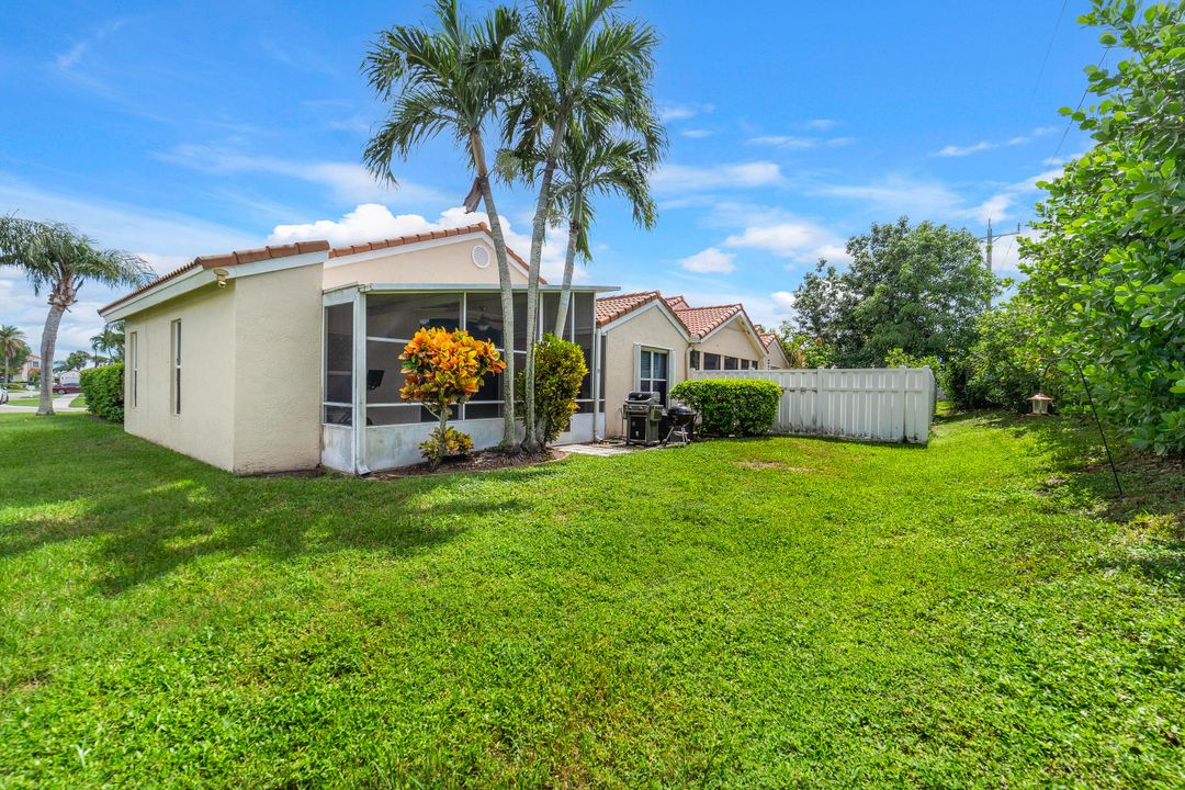 Active With Contract: $399,900 (3 beds, 2 baths, 1386 Square Feet)