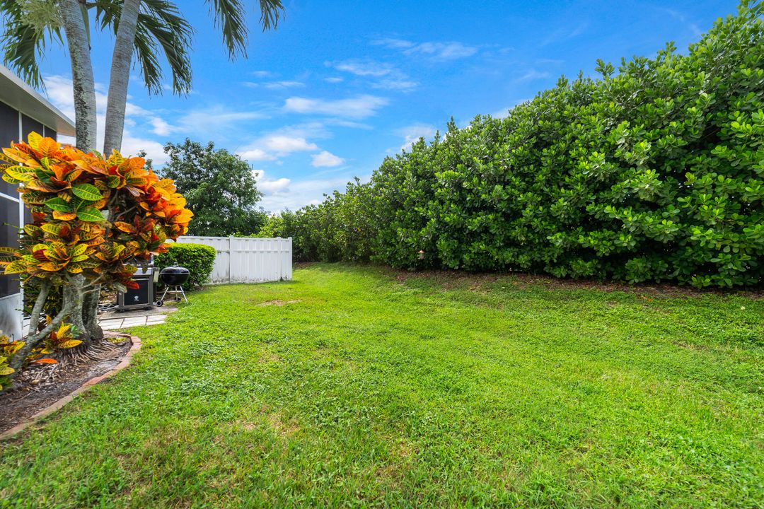 Active With Contract: $399,900 (3 beds, 2 baths, 1386 Square Feet)