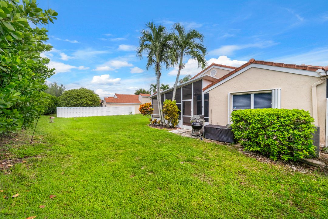Active With Contract: $399,900 (3 beds, 2 baths, 1386 Square Feet)