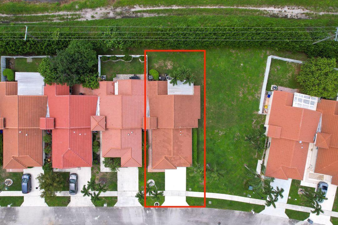 Active With Contract: $399,900 (3 beds, 2 baths, 1386 Square Feet)