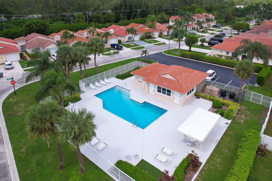 Active With Contract: $399,900 (3 beds, 2 baths, 1386 Square Feet)