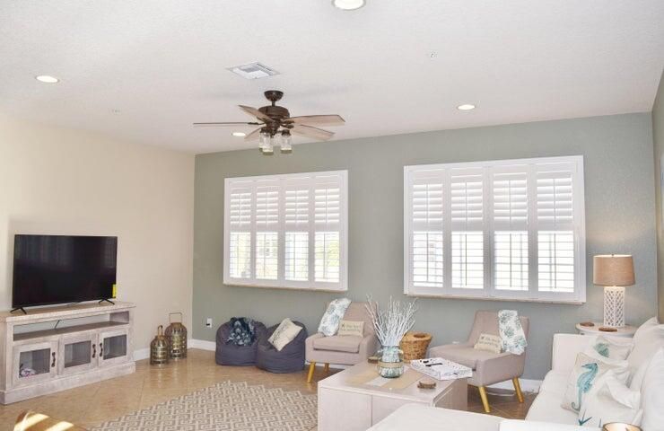 Active With Contract: $5,000 (3 beds, 2 baths, 1978 Square Feet)