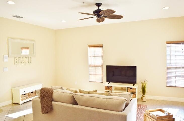 Active With Contract: $5,000 (3 beds, 2 baths, 1978 Square Feet)