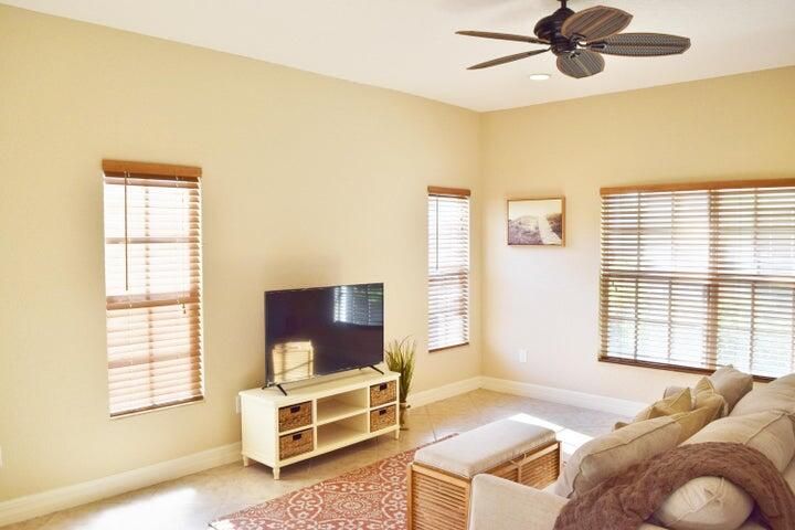 Active With Contract: $5,000 (3 beds, 2 baths, 1978 Square Feet)