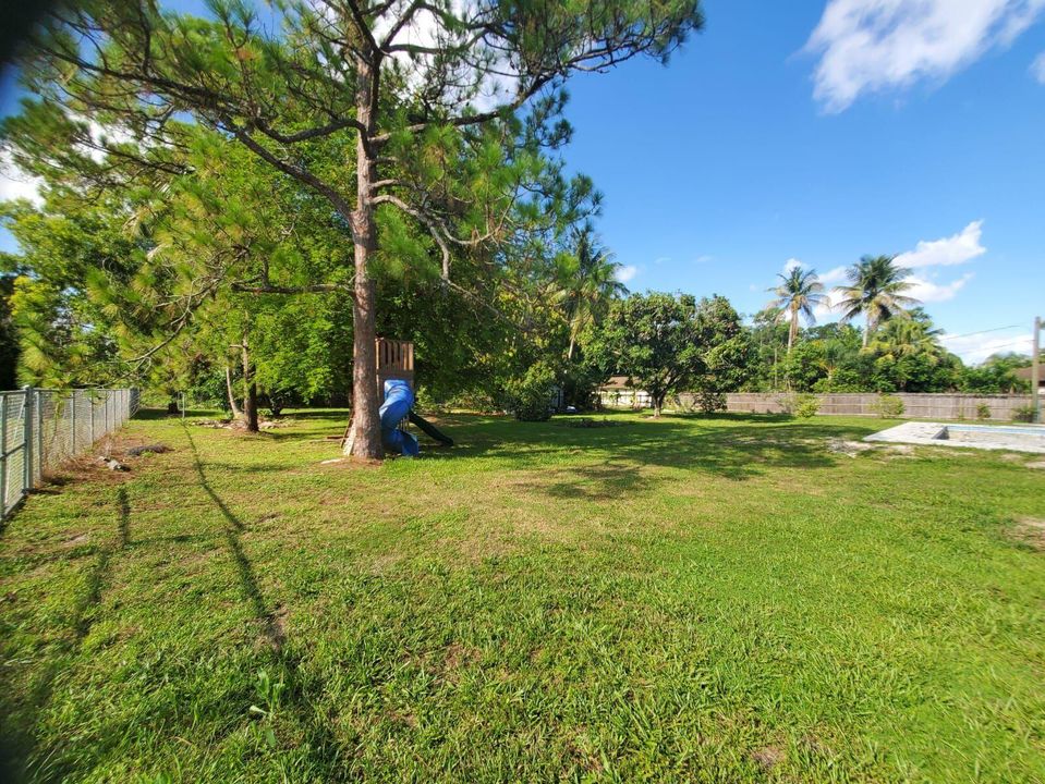 For Sale: $875,900 (4 beds, 2 baths, 1930 Square Feet)