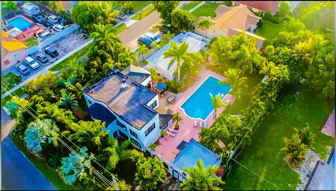 For Sale: $1,499,000 (3 beds, 2 baths, 4104 Square Feet)