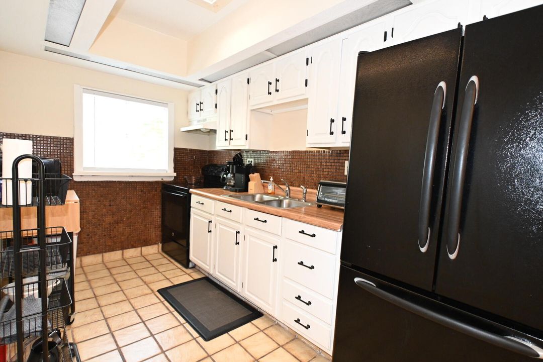 For Sale: $1,499,000 (3 beds, 2 baths, 4104 Square Feet)