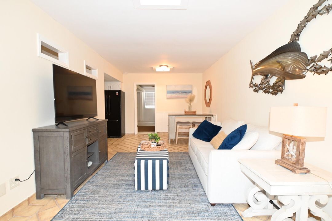 For Sale: $1,499,000 (3 beds, 2 baths, 4104 Square Feet)