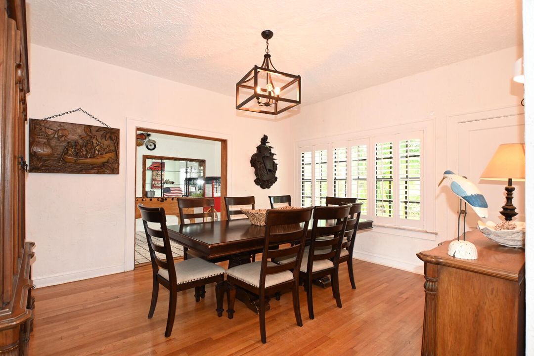 For Sale: $1,499,000 (3 beds, 2 baths, 4104 Square Feet)