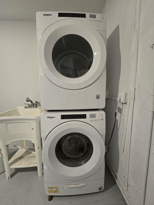 For Sale: $875,900 (4 beds, 2 baths, 1930 Square Feet)