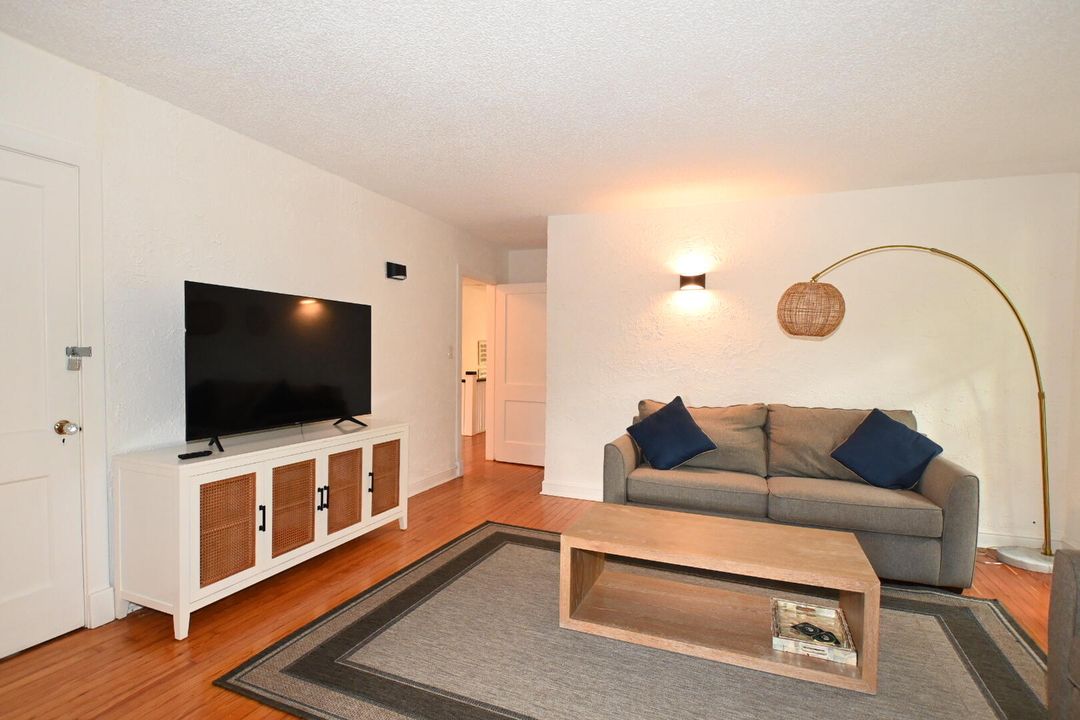 For Sale: $1,499,000 (3 beds, 2 baths, 4104 Square Feet)