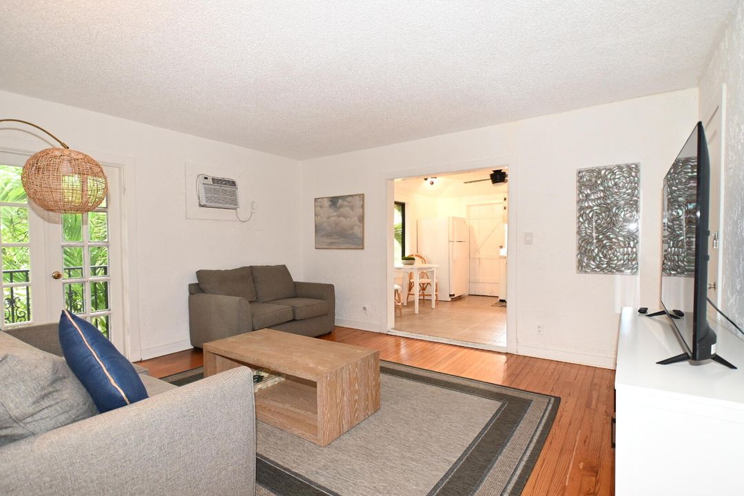 For Sale: $1,499,000 (3 beds, 2 baths, 4104 Square Feet)