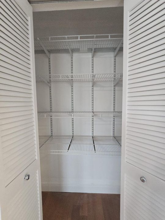 For Sale: $875,900 (4 beds, 2 baths, 1930 Square Feet)