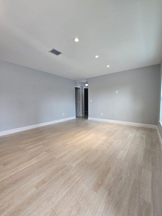 For Sale: $875,900 (4 beds, 2 baths, 1930 Square Feet)