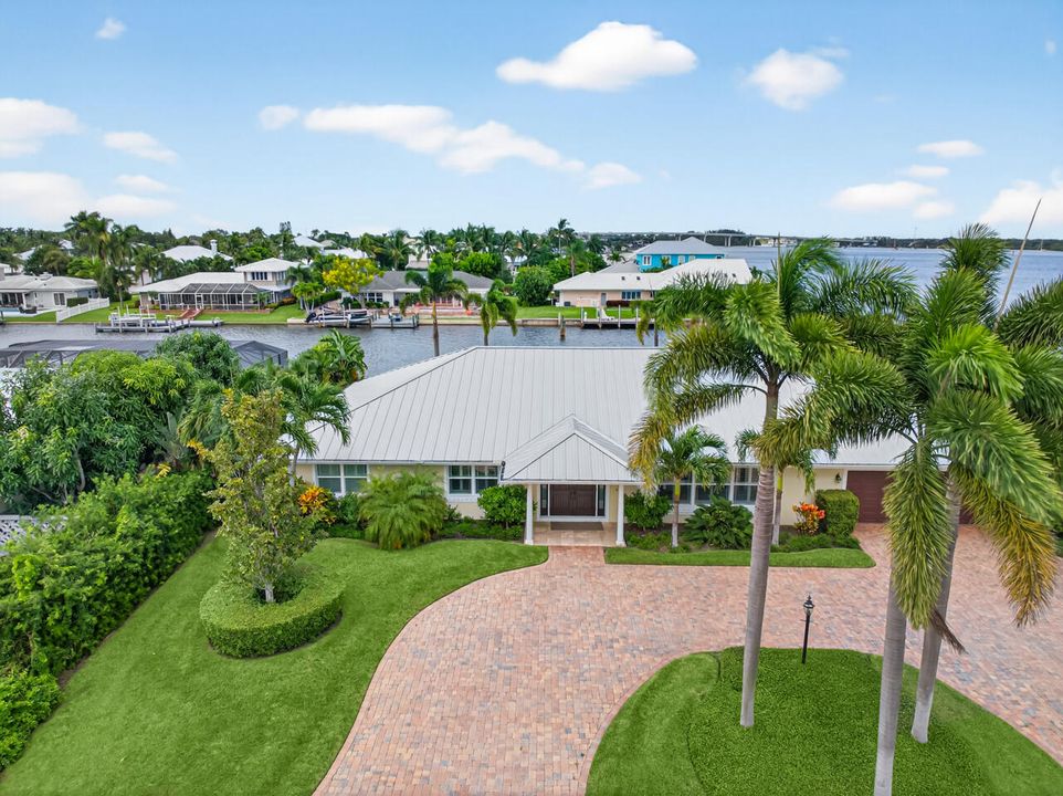 For Sale: $1,995,000 (3 beds, 2 baths, 2658 Square Feet)