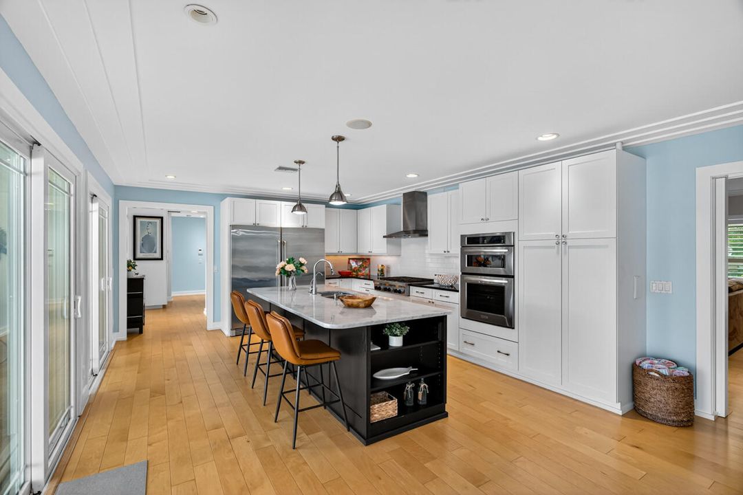 For Sale: $1,995,000 (3 beds, 2 baths, 2658 Square Feet)