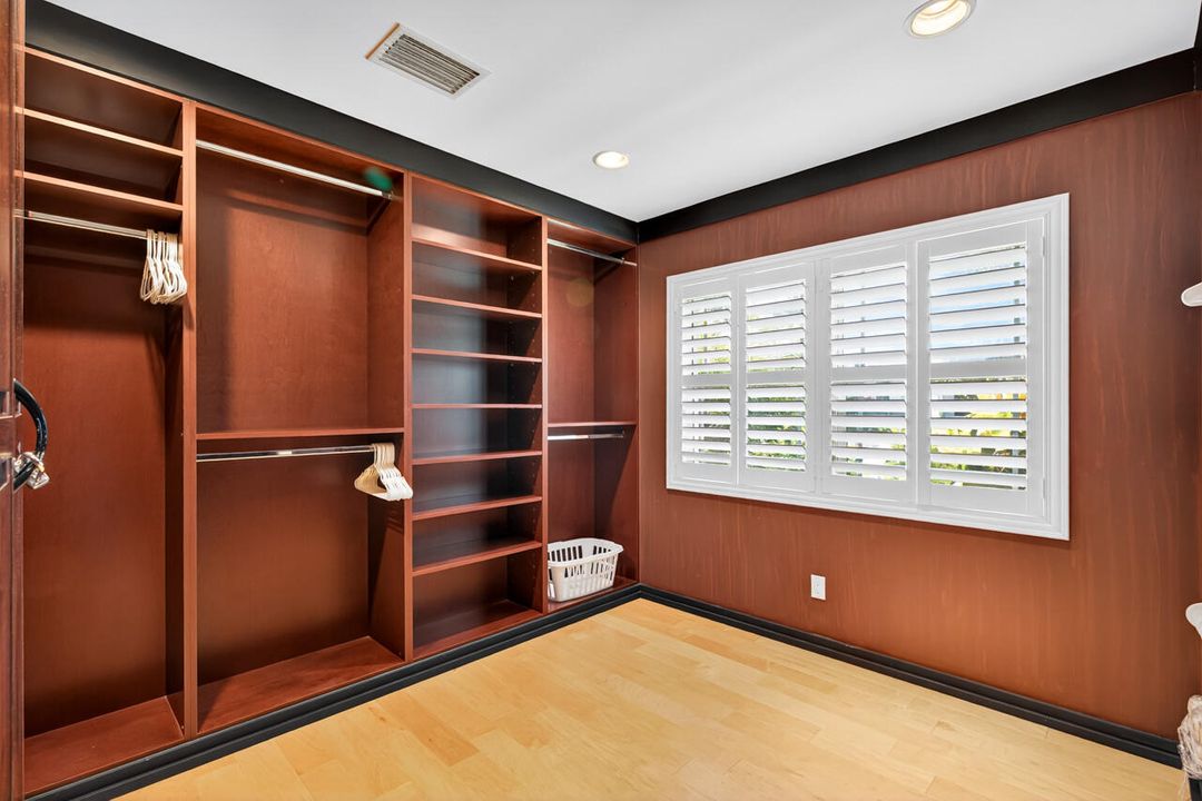 For Sale: $1,995,000 (3 beds, 2 baths, 2658 Square Feet)