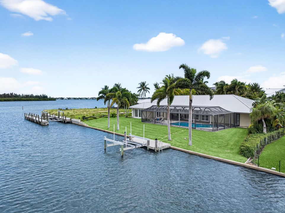 For Sale: $1,995,000 (3 beds, 2 baths, 2658 Square Feet)