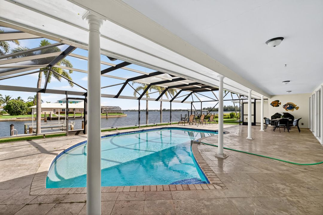 For Sale: $1,995,000 (3 beds, 2 baths, 2658 Square Feet)