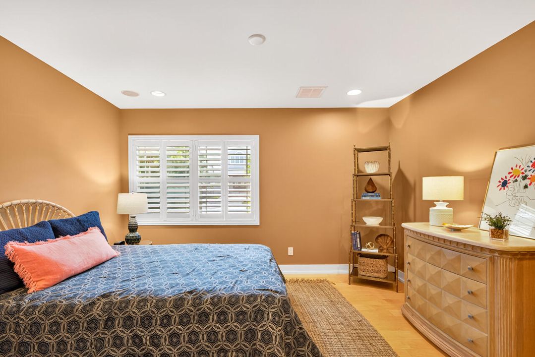 For Sale: $1,995,000 (3 beds, 2 baths, 2658 Square Feet)