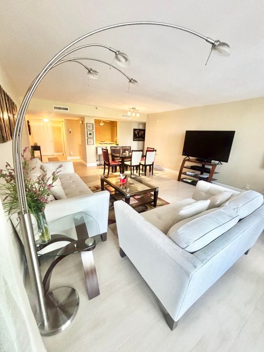 Под контрактом: $7,100 (2 спален, 2 ванн, 1452 Квадратных фут)