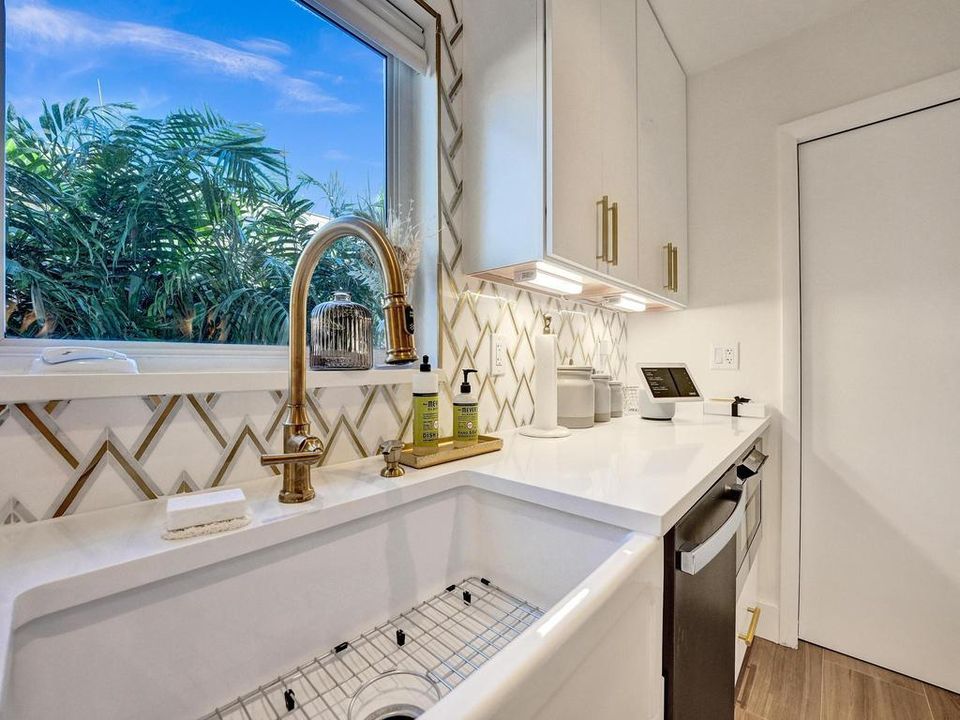 For Rent: $12,000 (3 beds, 3 baths, 1500 Square Feet)