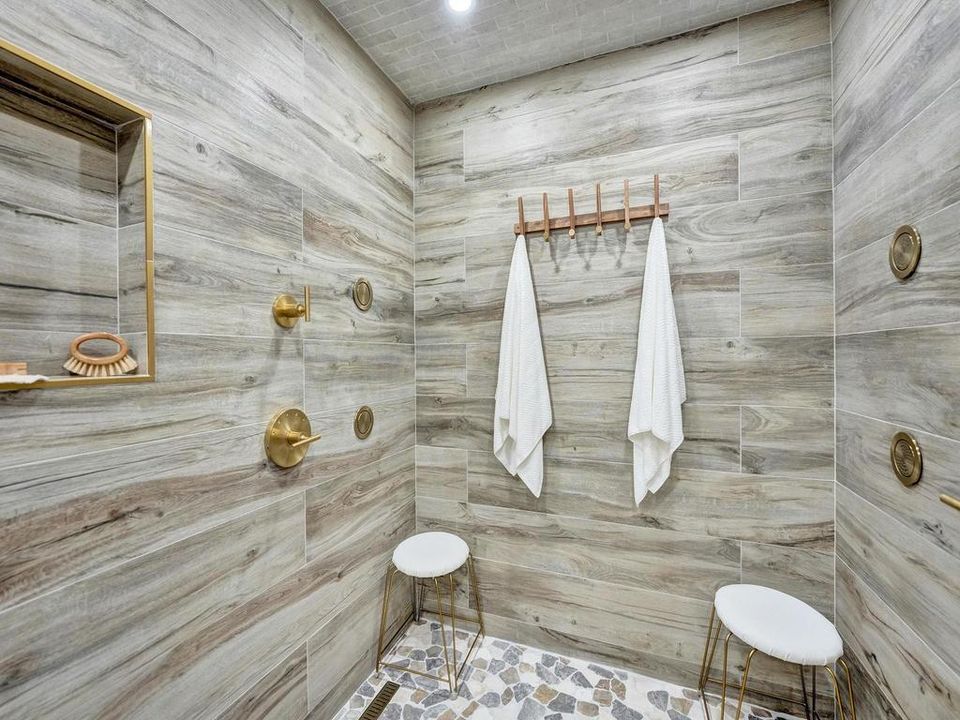 For Rent: $12,000 (3 beds, 3 baths, 1500 Square Feet)