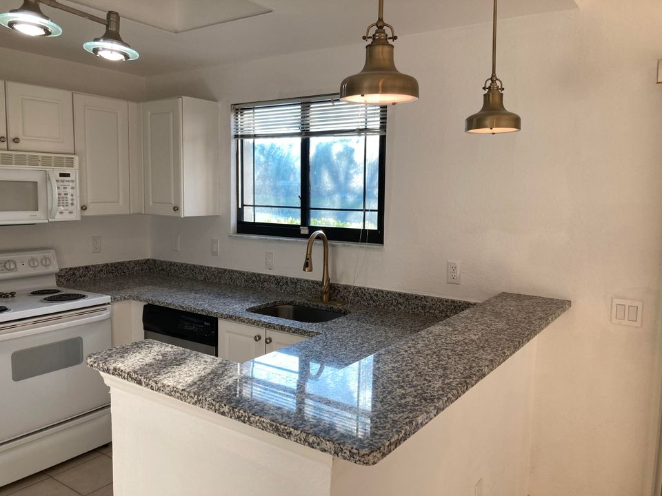 En Venta: $495,000 (3 camas, 3 baños, 1600 Pies cuadrados)