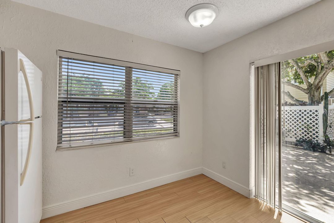 待售: $260,000 (2 贝兹, 2 浴室, 1374 平方英尺)