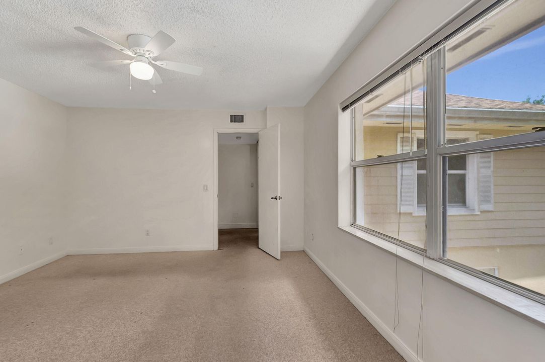 待售: $260,000 (2 贝兹, 2 浴室, 1374 平方英尺)