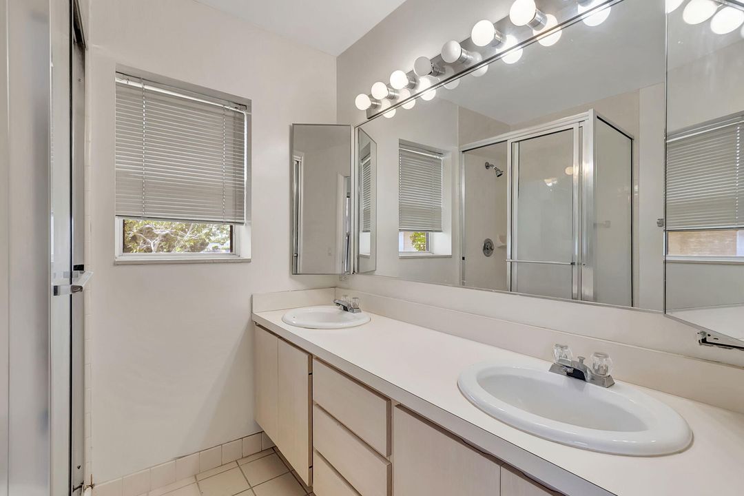 待售: $260,000 (2 贝兹, 2 浴室, 1374 平方英尺)