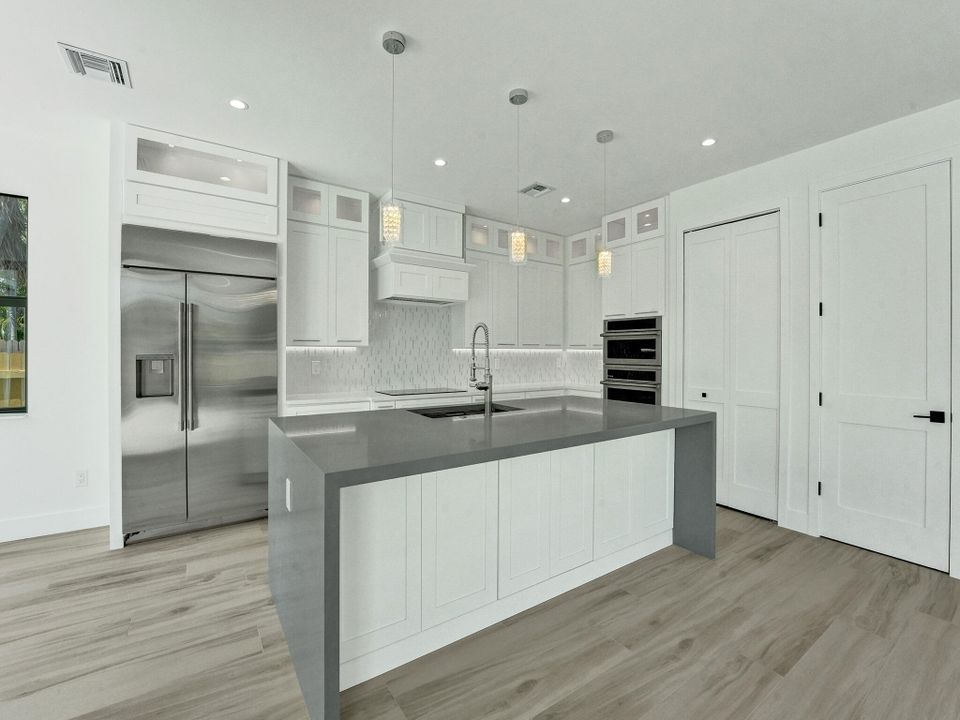 For Sale: $1,549,000 (4 beds, 3 baths, 2358 Square Feet)