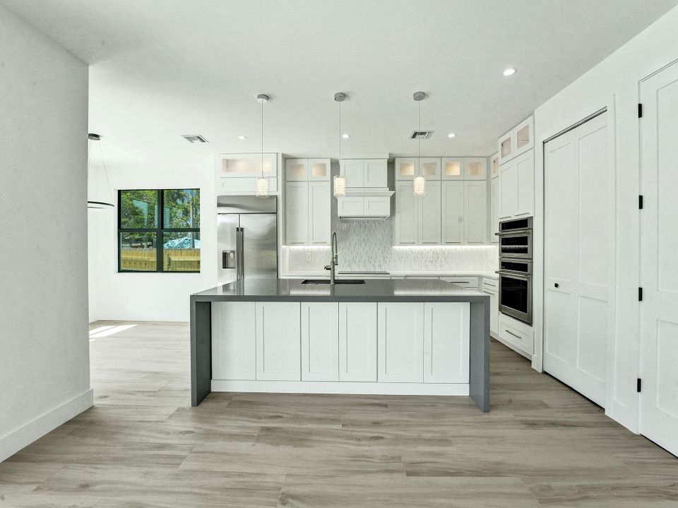 For Sale: $1,549,000 (4 beds, 3 baths, 2358 Square Feet)