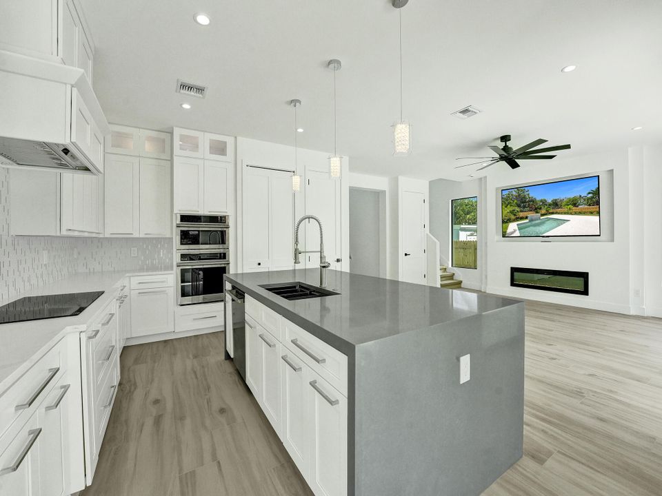 For Sale: $1,549,000 (4 beds, 3 baths, 2358 Square Feet)