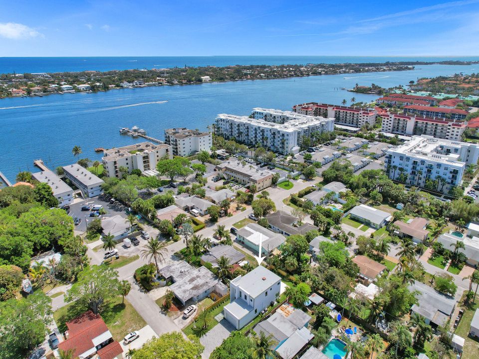 For Sale: $1,549,000 (4 beds, 3 baths, 2358 Square Feet)