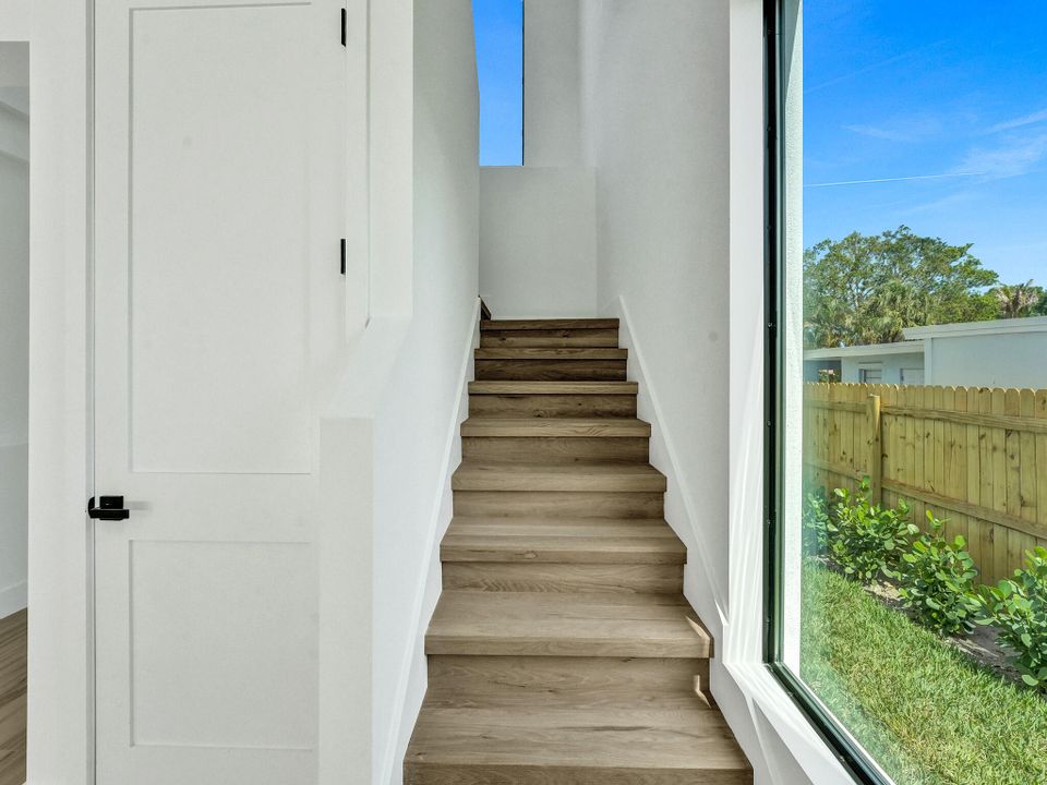 For Sale: $1,549,000 (4 beds, 3 baths, 2358 Square Feet)