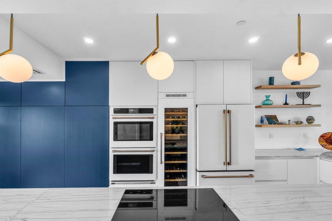 Под контрактом: $12,000 (3 спален, 2 ванн, 1455 Квадратных фут)