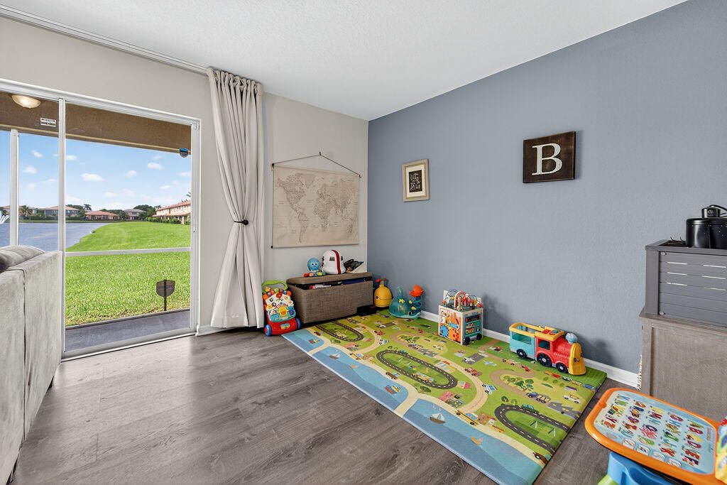 Active With Contract: $389,000 (3 beds, 2 baths, 1560 Square Feet)