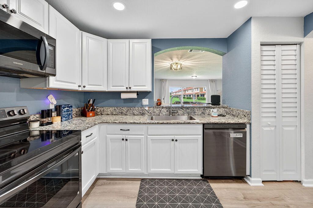 Active With Contract: $389,000 (3 beds, 2 baths, 1560 Square Feet)