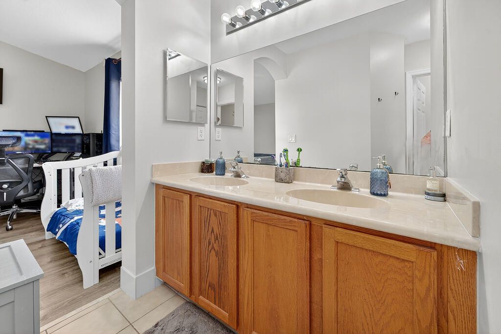 Active With Contract: $389,000 (3 beds, 2 baths, 1560 Square Feet)