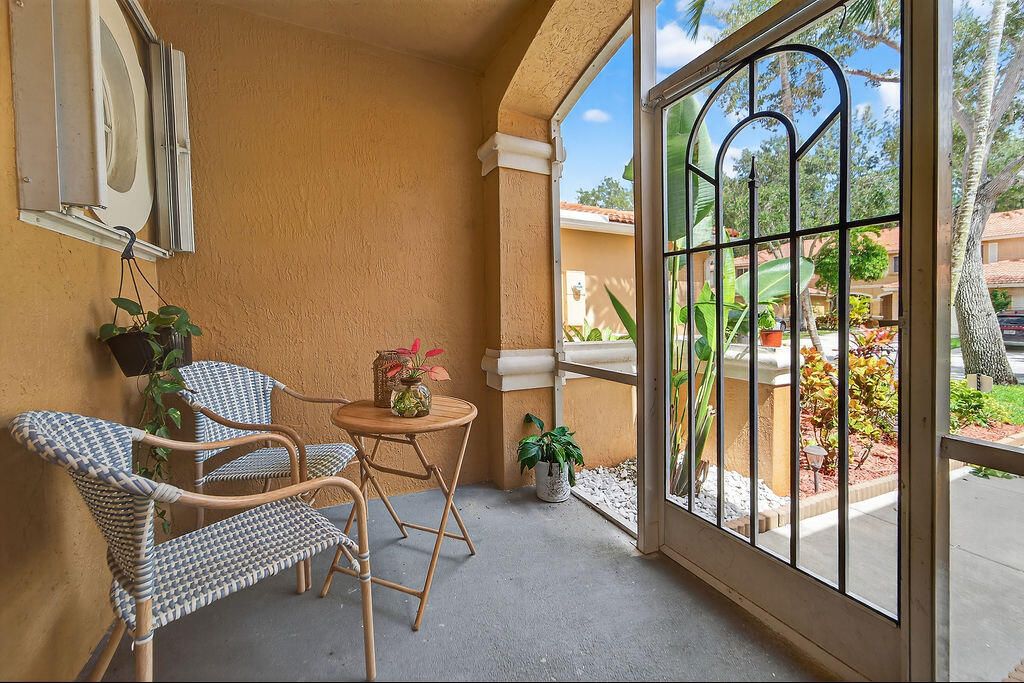 Active With Contract: $389,000 (3 beds, 2 baths, 1560 Square Feet)