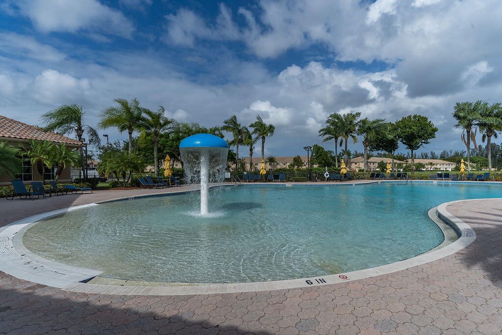 Active With Contract: $389,000 (3 beds, 2 baths, 1560 Square Feet)