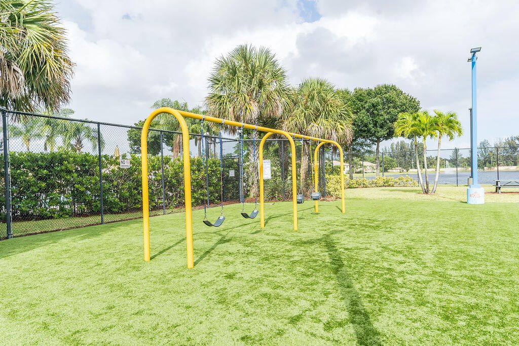 Active With Contract: $389,000 (3 beds, 2 baths, 1560 Square Feet)