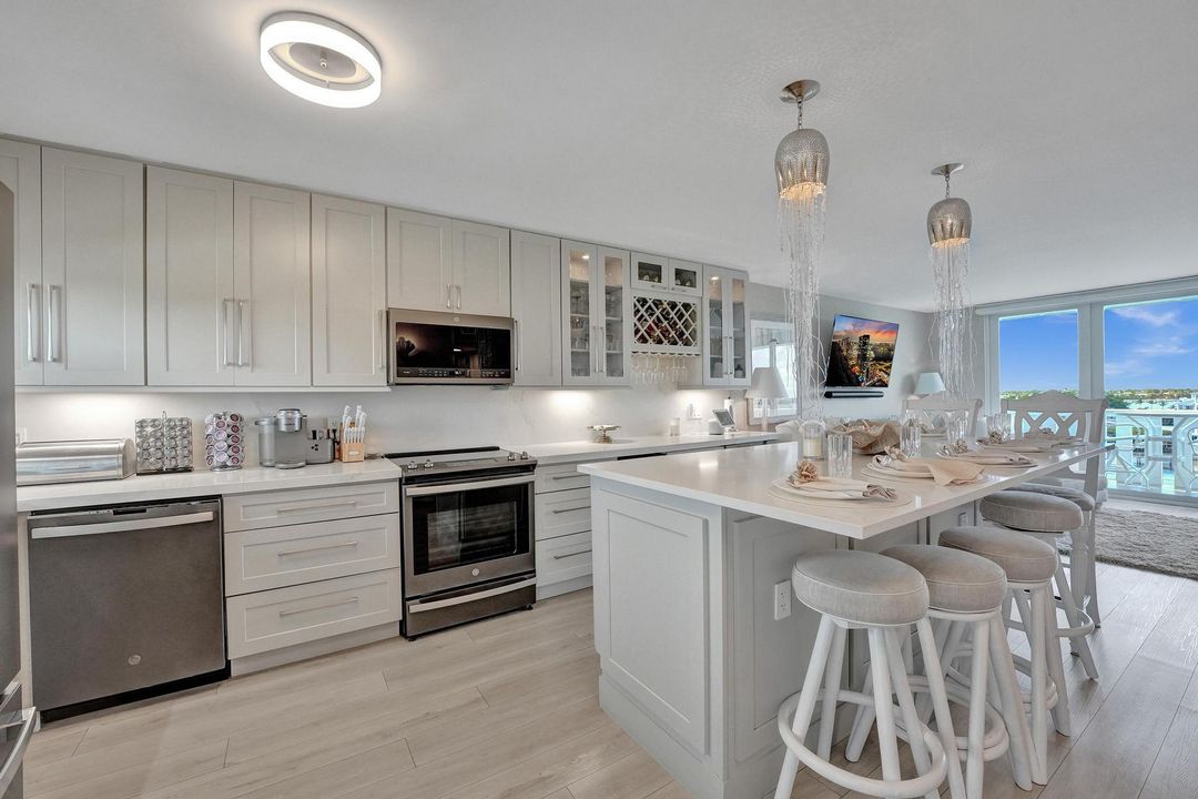 Под контрактом: $525,000 (2 спален, 2 ванн, 950 Квадратных фут)