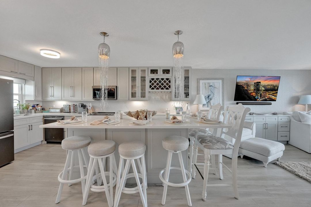 Под контрактом: $525,000 (2 спален, 2 ванн, 950 Квадратных фут)