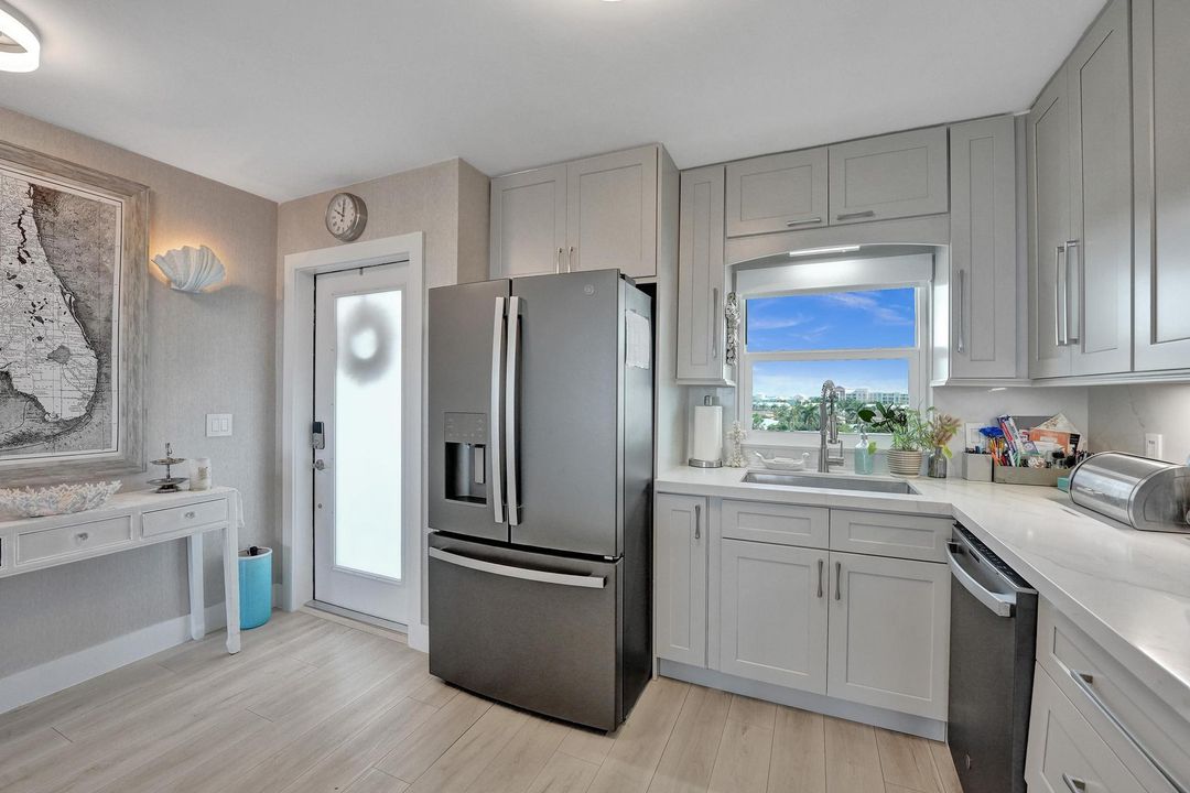 Под контрактом: $525,000 (2 спален, 2 ванн, 950 Квадратных фут)