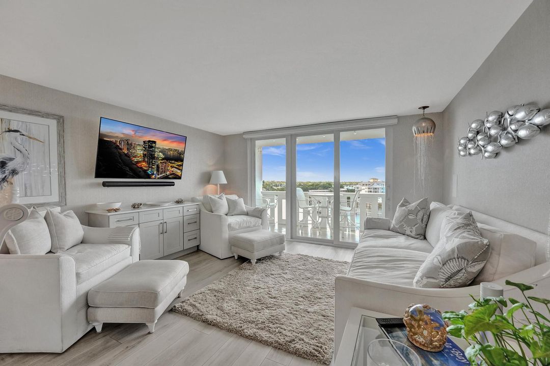 Под контрактом: $525,000 (2 спален, 2 ванн, 950 Квадратных фут)